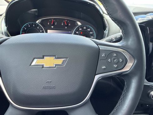 Used 2023 Chevrolet Traverse LT FWD image 17