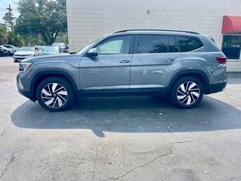 Used 2025 Volkswagen Atlas SE FWD image 2