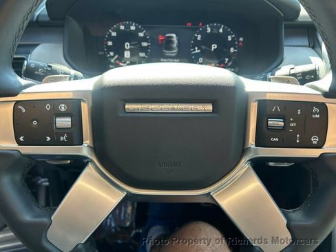 Used 2024 Land Rover Discovery Dynamic SE AWD/4WD image 16