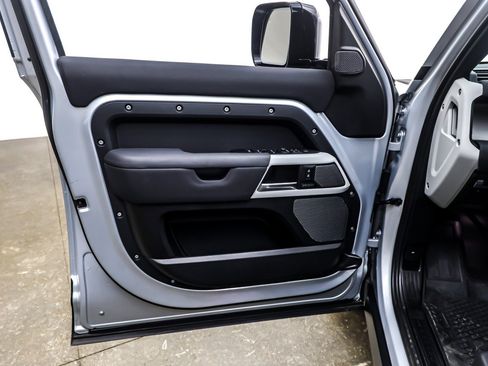 Used 2023 Land Rover Defender 110 SE image 21