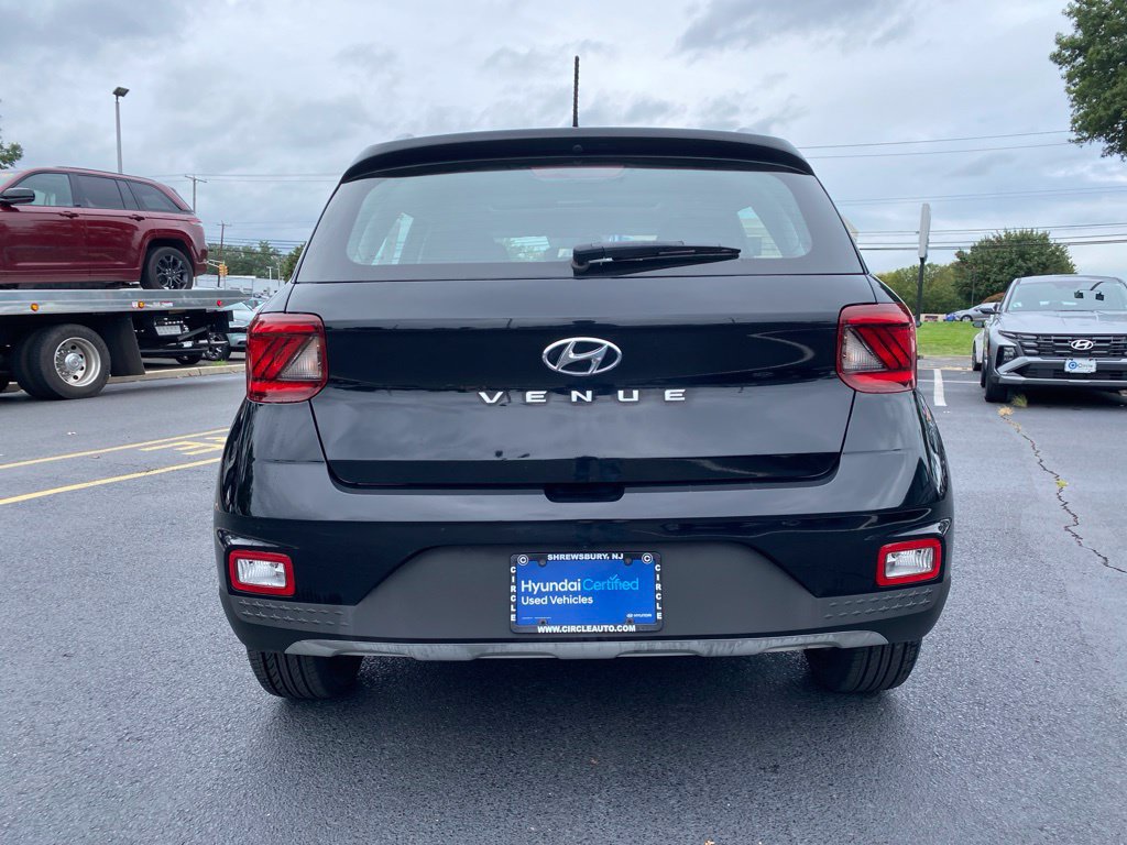 Certified 2024 Hyundai Venue SEL FWD image 5