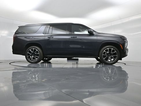 Used 2025 Chevrolet Suburban RST image 40