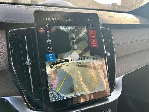 New 2026 Volvo XC90 B6 Plus w/ Protection Package Premier image 17