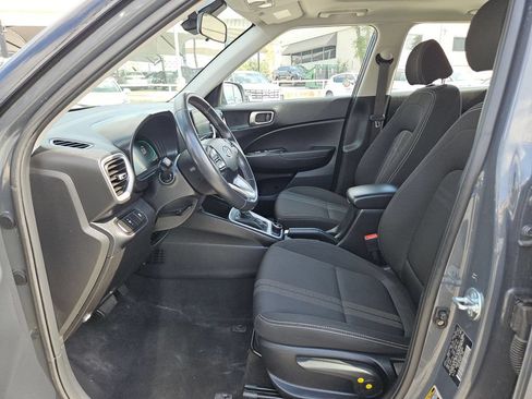 Used 2025 Hyundai Venue SEL FWD image 11
