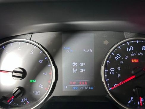 Used 2021 Toyota RAV4 XLE Premium image 23