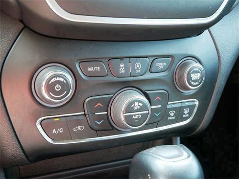 Used 2023 Jeep Cherokee Altitude Lux image 21