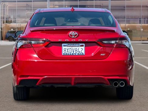 Used 2022 Toyota Camry SE FWD image 5