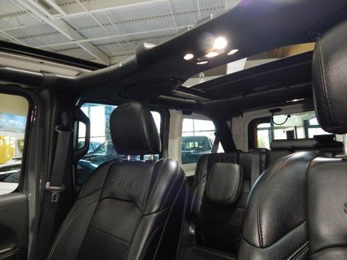 Used 2023 Jeep Wrangler Unlimited Sahara w/ Cold Weather Group image 36