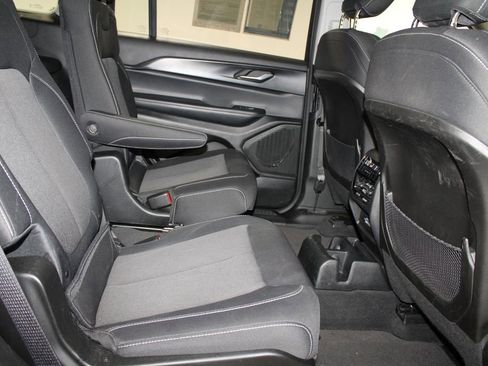 Used 2023 Jeep Grand Cherokee L Laredo image 29