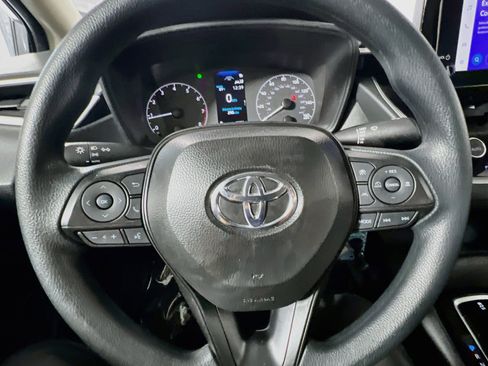 Used 2025 Toyota Corolla LE FWD image 18