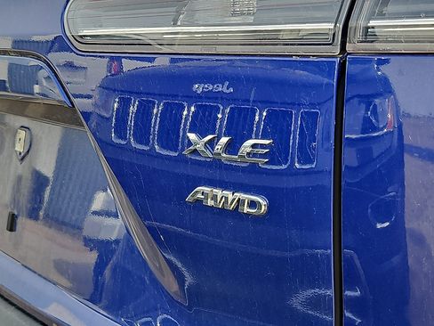 Used 2023 Toyota Corolla Cross XLE w/ Convenience Package image 10