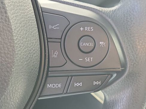 Used 2022 Toyota RAV4 LE image 31