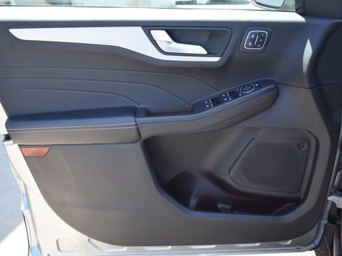 Used 2023 Ford Escape Platinum AWD/4WD image 19