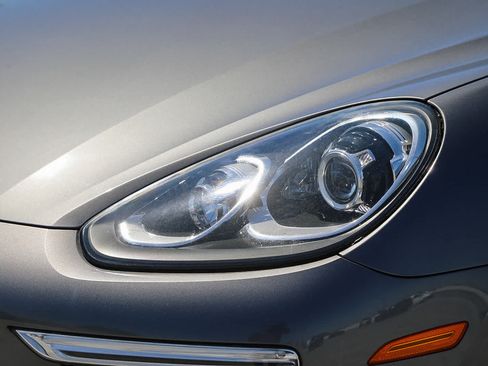 Used 2018 Porsche Cayenne S AWD/4WD image 8