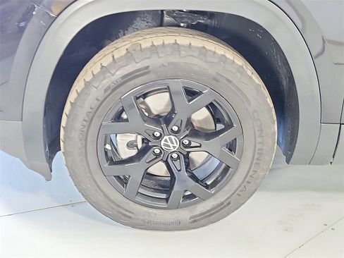 Used 2024 Volkswagen Atlas Peak Edition SEL image 4