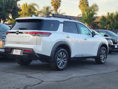 New 2025 Nissan Pathfinder SV image 2