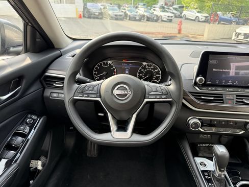 Used 2023 Nissan Altima 2.5 SV AWD/4WD image 12