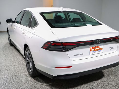 Used 2023 Honda Accord EX image 9