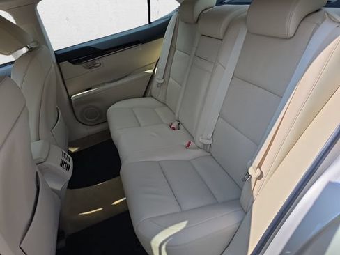Used 2013 Lexus ES 350 w/ Luxury Pkg FWD image 13