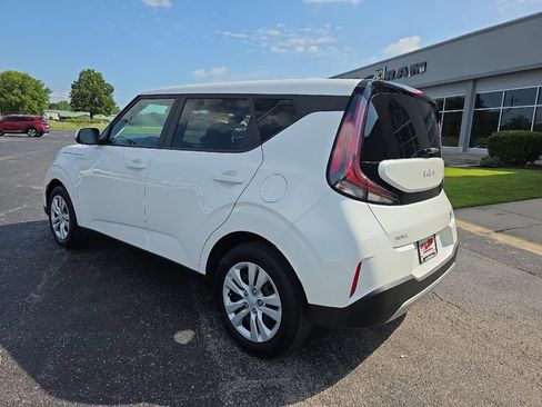 Used 2023 Kia Soul LX FWD image 8