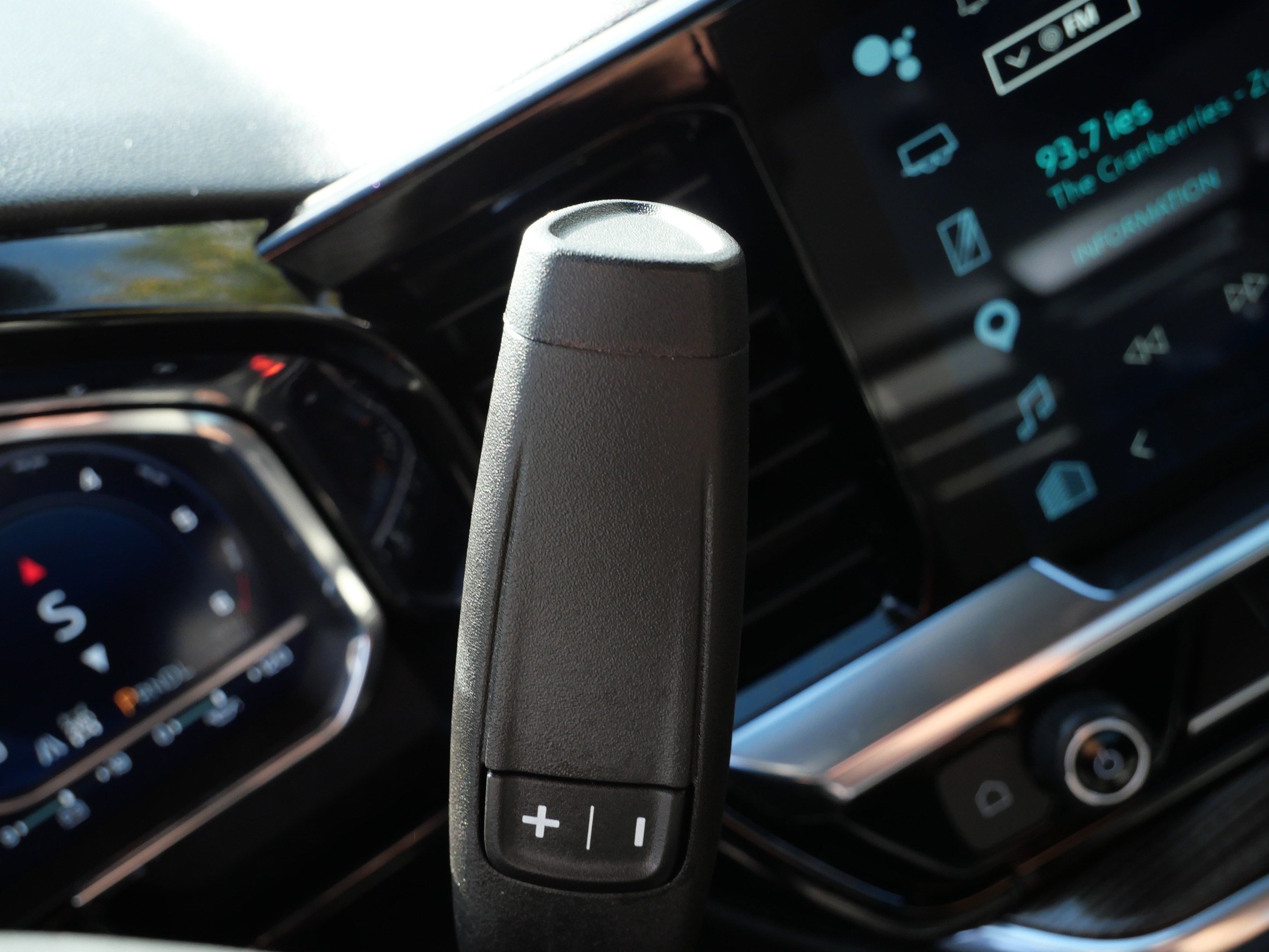 Used 2025 Chevrolet Silverado 1500 LT AWD/4WD image 24