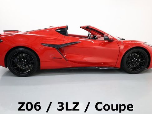 Used 2025 Chevrolet Corvette Z06 image 3