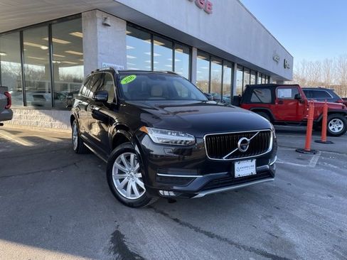 Used 2016 Volvo XC90 T6 Momentum w/ Momentum Plus Package image 3