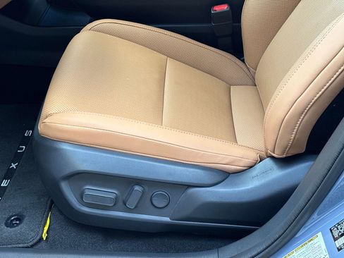 Used 2026 Lexus ES 350e w/ Convenience Package FWD image 19