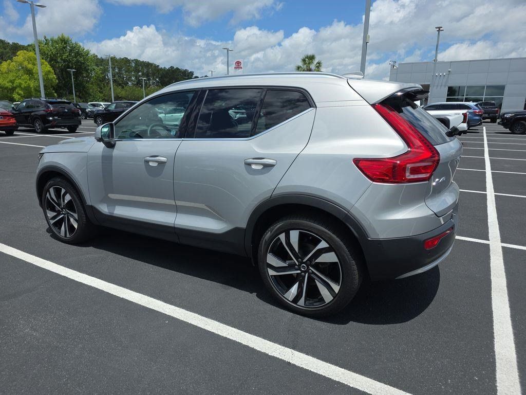 Used 2023 Volvo XC40 B5 Plus w/ Driver Assist Package AWD/4WD image 8