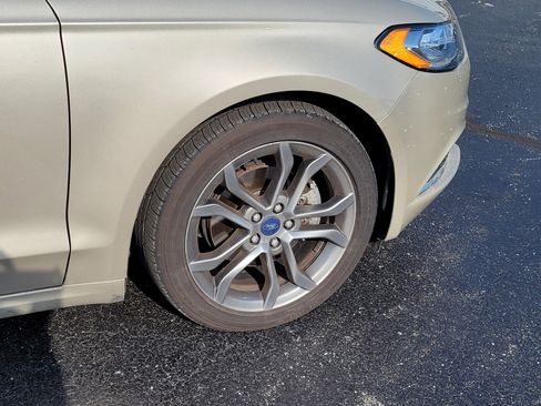 Used 2017 Ford Fusion SE w/ Equipment Group 201A image 10