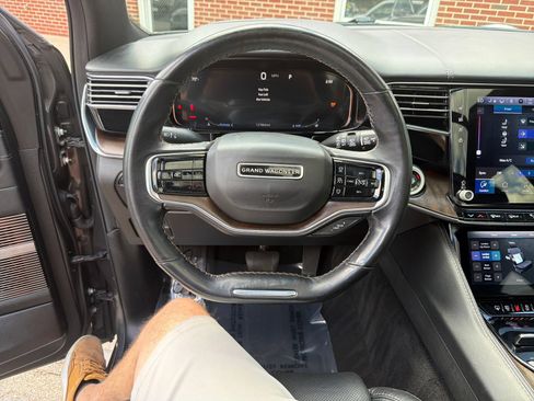 Used 2022 Jeep Grand Wagoneer Series I AWD/4WD image 16