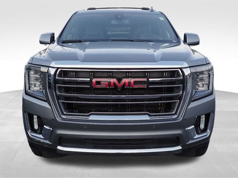 Used 2022 GMC Yukon SLT w/ SLT Premium Package image 2