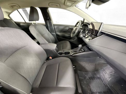 Used 2025 Toyota Corolla LE FWD image 38