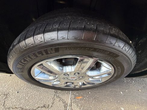 Used 2010 Cadillac DTS Platinum image 52