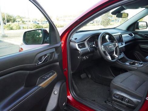 Used 2023 GMC Acadia SLE w/ Driver Convenience Package image 10