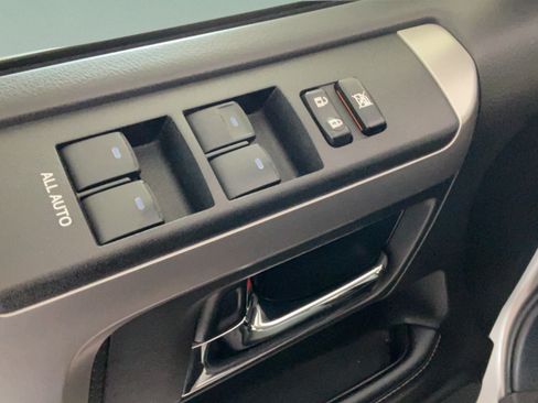 Certified 2021 Toyota 4Runner SR5 AWD/4WD image 21