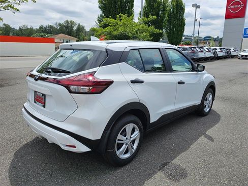 New 2025 Nissan Kicks Play S image 3