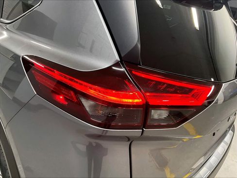 Used 2023 Nissan Rogue SV w/ SV Premium B Package image 33