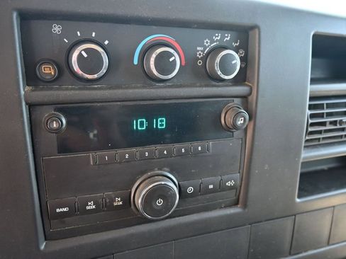 Used 2014 Chevrolet Express 3500 RWD image 26