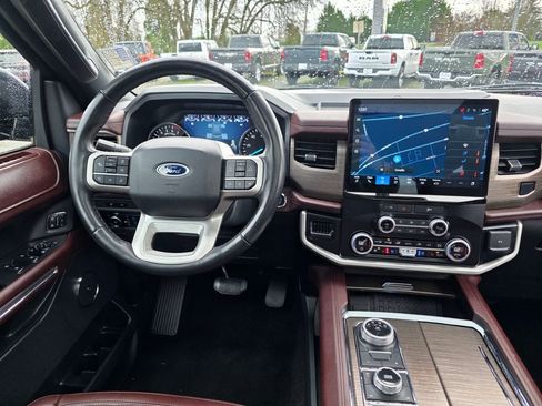 Used 2023 Ford Expedition Limited image 14