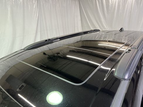 Used 2025 Chrysler Pacifica Limited image 16