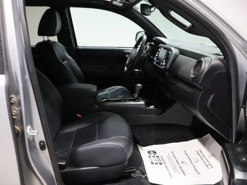 Used 2021 Toyota Tacoma TRD Off-Road image 21