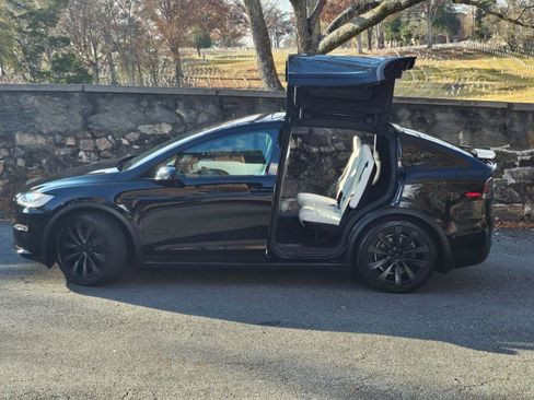 Used 2022 Tesla Model X Plaid image 14