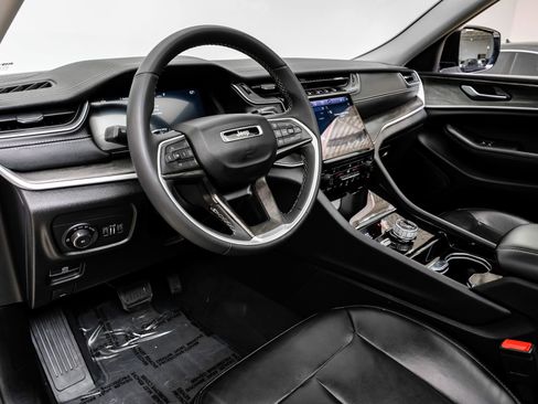 Used 2023 Jeep Grand Cherokee L Limited image 3