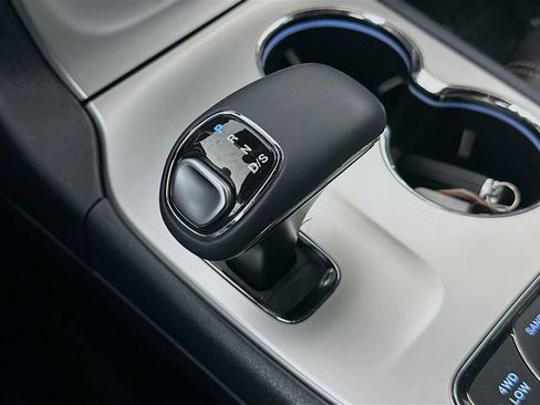Used 2014 Jeep Grand Cherokee Overland w/ Advanced Technology Group AWD/4WD image 23