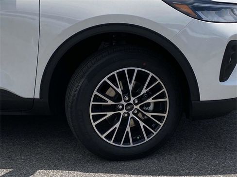 New 2025 Ford Escape SE image 3