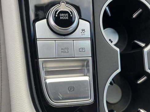 Used 2023 Genesis G70 2.0T image 22