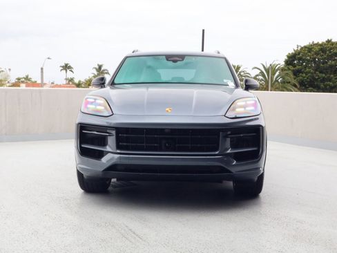New 2026 Porsche Cayenne E-Hybrid AWD/4WD image 6