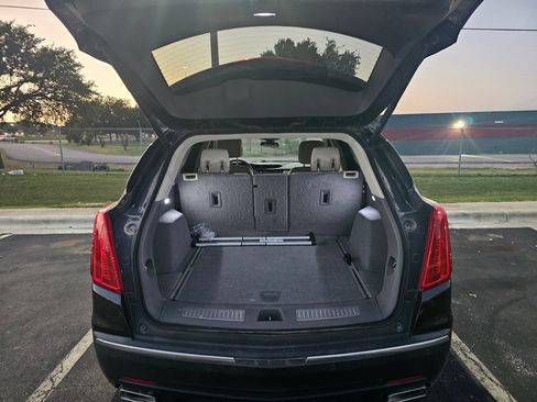 Used 2018 Cadillac XT5 Luxury w/ Driver Awareness Package FWD image 7