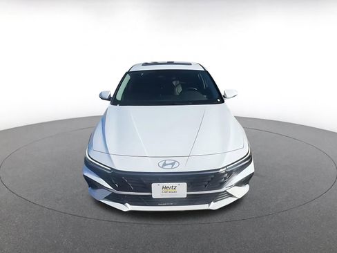 Used 2025 Hyundai Elantra Limited image 4